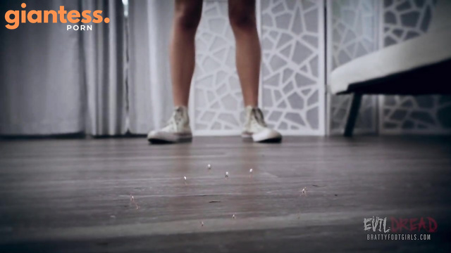 Bratty Foot Girls – Evil Dread SFX with Onyx Kim