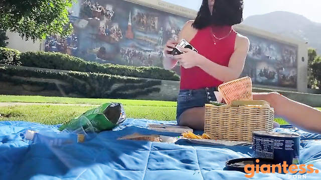 Giantess Madeline – Day at the park