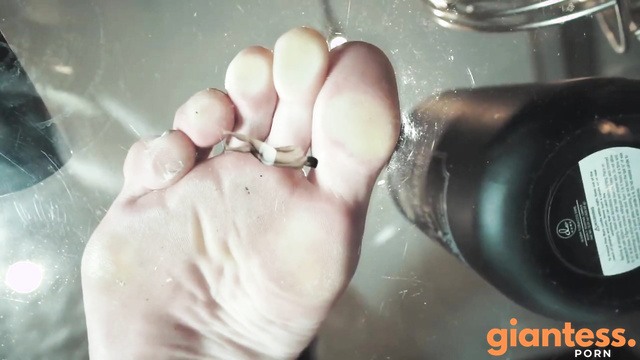 Giantess Madeline Crush