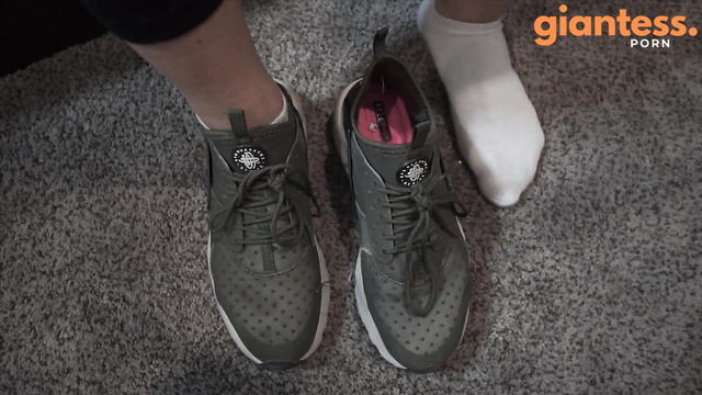 Giantess Ave – Shrunken Boyfriend’s Punishment