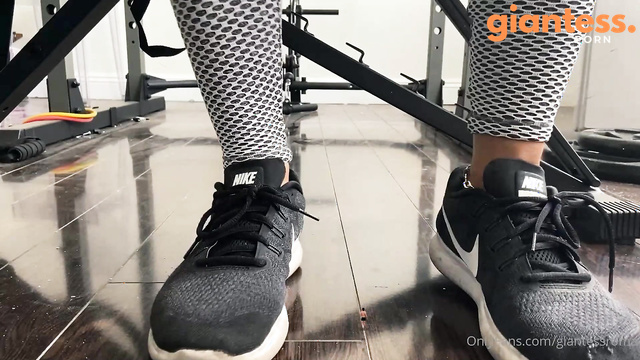 Giantess Ave – Roma’s Tiny Trainers