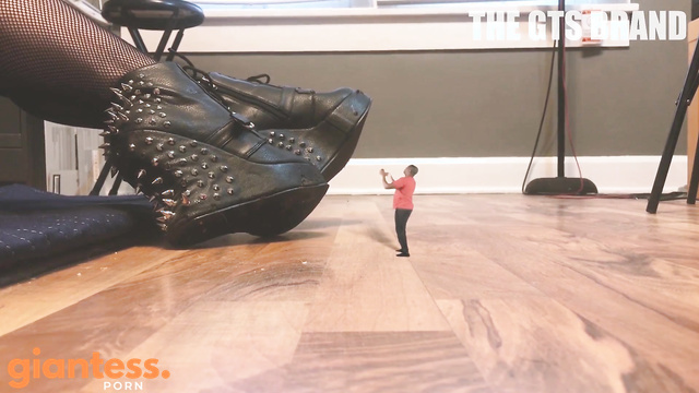 Giantess Tiffany Shrinking
