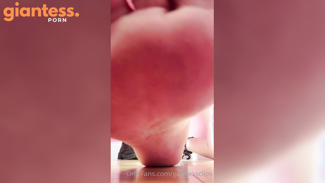 Goddess Alice – Tiny Foot Slave