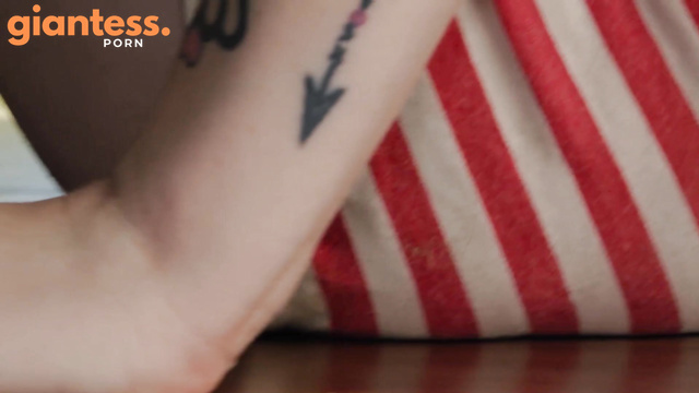 Giantess Alina – Ultra Micro squeeze VFX SFX