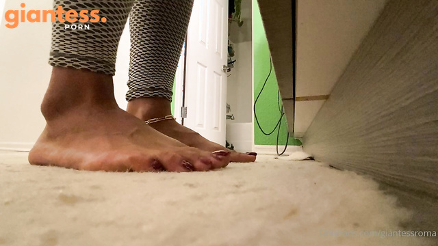 Giantess Roma - Unaware Cam in My bathroom