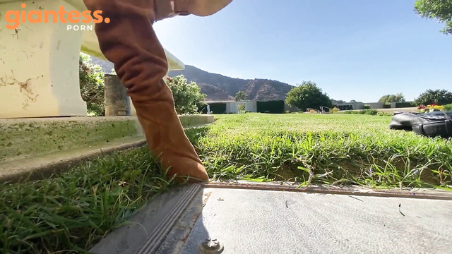 Giantess Ave - The Cemetery Foot & Fantastic Butt Crush SFX