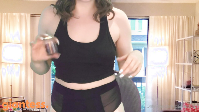 Larger Than Life – Enjoy Mistress Freya In Greedy Growing Roomie
