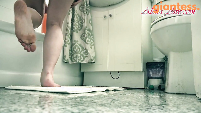 Becca Bathtub Giantess Growth