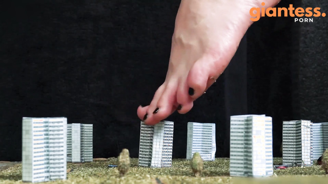 Watch mega giantess crushes a city
