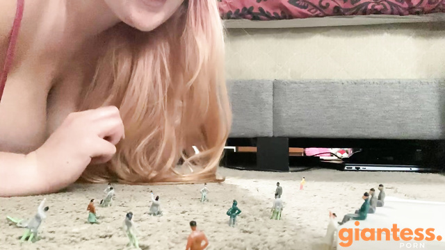 Larger Than Life – Giantess Using People