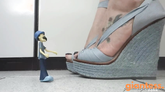 Goddess Grazi Shrinking