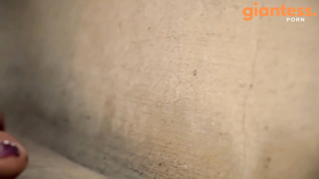 Giantess Katelyn Brooks – Helping The Neighborhood By Crushing Ants