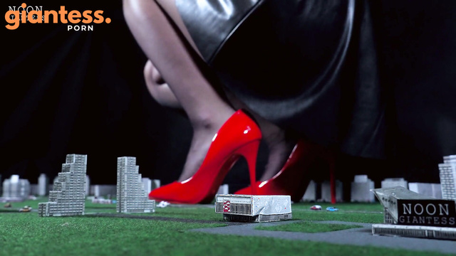 Giantess Noon – She Become Death the Destroyer of Worlds