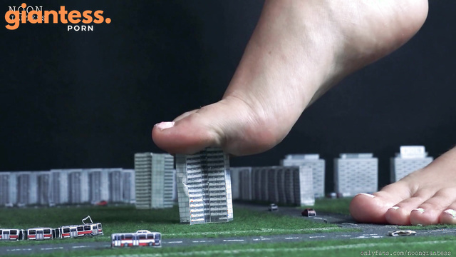 Giantess Noon - Angiee's Playground
