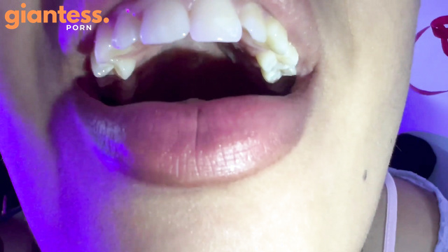 Latinadesire - Standard V giantess let me explore mouth