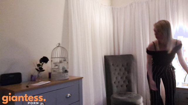 Lexi Snow - Giantess Seek and Arse Worship