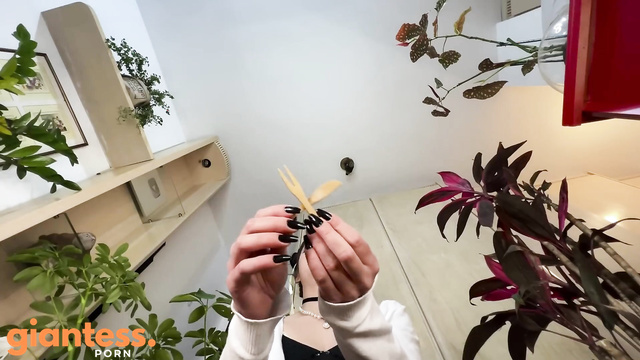 ASMR Uma Gigante Te Encontrou E Cuida De Voce