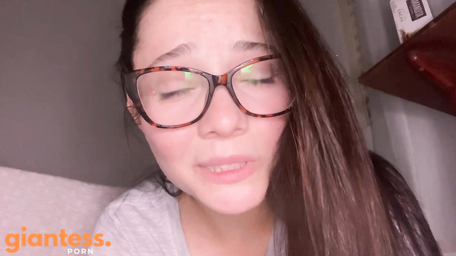 ASMR Voce Ficou Pequeno - You're Tiny