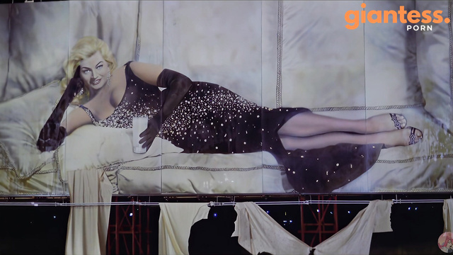 Giantess Anita Ekberg in Boccaccio '70 (1962) 巨大娘