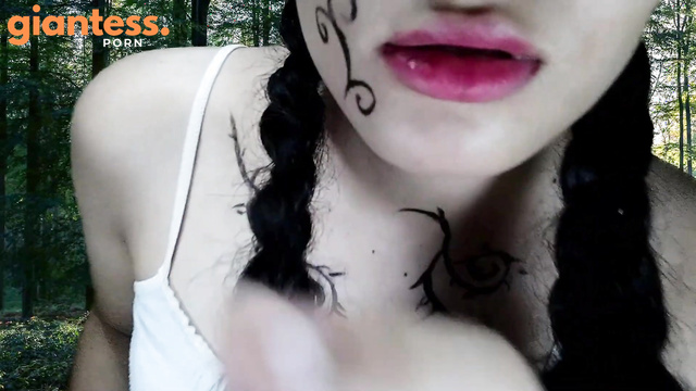 ASMR UM GIGANTE TE ENCONTRA NA FLORESTA | ROLEPLAY [LENS LICKING, SPIT PANTING]