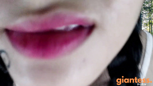 ASMR UM GIGANTE TE ENCONTRA NA FLORESTA | ROLEPLAY [LENS LICKING, SPIT PANTING]
