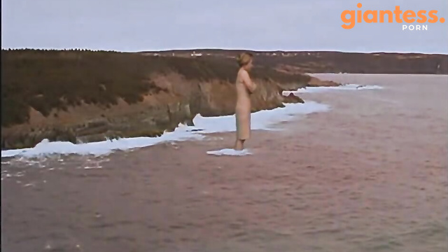 Giantess Artwork - Anrea Cooper - Staring