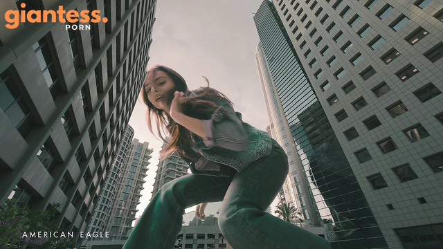 【Giantess 巨大娘 / 女巨人】American Eagle Ad (4K Remaster)