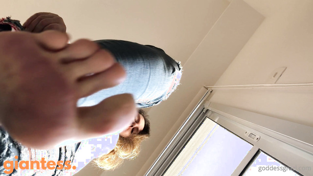 Goddess Grazi – Big Soles Foot Odor