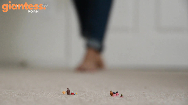 Amateur soles giantess and footjobs - Country Bombshell's doesn't see the flea people