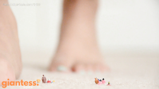 Amateur soles giantess and footjobs - Country Bombshell's doesn't see the flea people