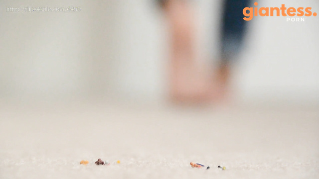 Amateur soles giantess and footjobs - Country Bombshell's doesn't see the flea people