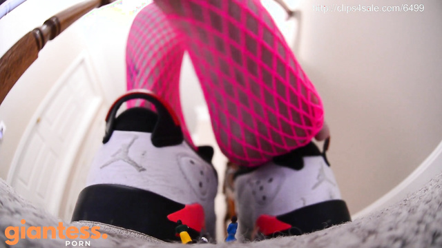 Amateur soles giantess and footjobs - Flea Family SQUASHED under College Doll's neon pink fishnets!