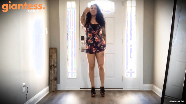 Drea Xoxo - Giantess Enjoys Herself With Her Magnificent Legs Over a Tiny Slave