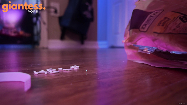 WorldUnseenFilms - Micro Man Struggles to Find His Earring in Giantess Immy’s Room