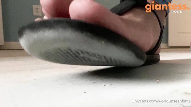 WorldUnseenFilms - Micro Man Attempts Escape From Giant Room Walkers