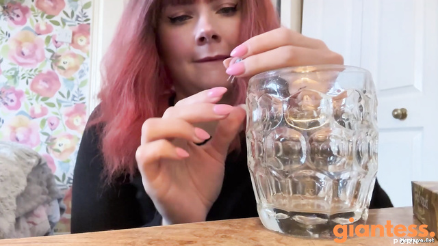 Yourhikerbabe - Captured in Her Belly Button: The Giantess Smothers Tiny Man