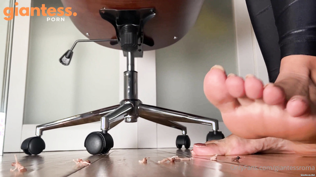 Giantess Ave - Barefoot Roma Absolutely Does Not Compete With My Company