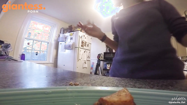 Godqueen - Giantess Nearly Stepped on The Tiny People During Her Feast