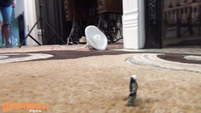 Southern Giantess - Miniature Have Troubles: Entering The Wrong House
