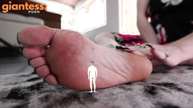 Giantess Shrinking Feet - Promise to The Goddess Soles: Accepted And Fulfilled