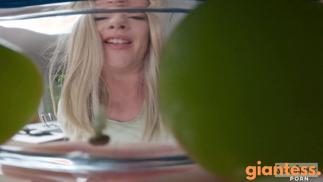 SashaCurves - One Hundred Ways To Eat Your Shrunken Stepbro By Gorgeous Curvy MILF