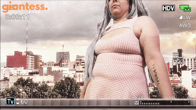 GiantGhost - BBW Macro Couple Naked In The Middle Of The City: Slow Motion Handjob