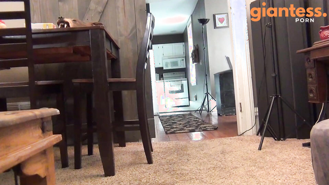 Southern Giantess - She Know Exactly What You Want To See On Her Huge Soles
