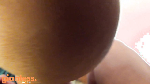 Southern Giantess - She Know Exactly What You Want To See On Her Huge Soles