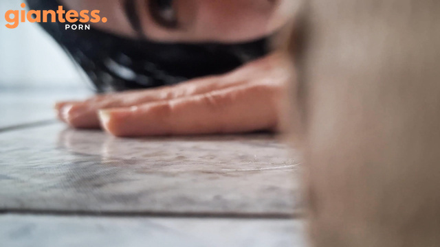 Giantess Hajar - Latina Girl Soles Wet Fetish With Foot Domination Under Tiny Girl