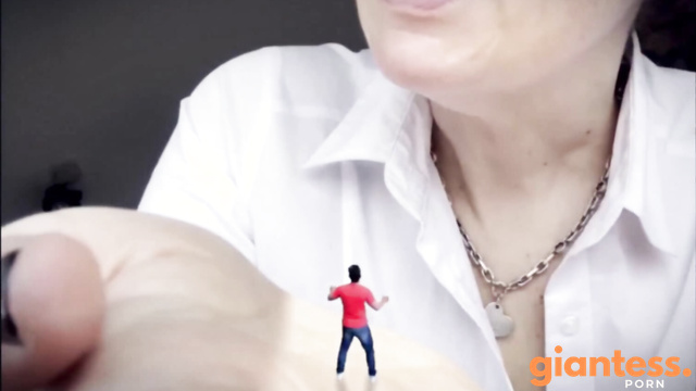 GiantessMommaBear - My Little Stepson Friend Fall In Love Of My Giant Legs And Soles