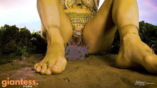 Juliana de la Creme - Revenge of The Giantess: Pussy Eating And How She Rides On His Face