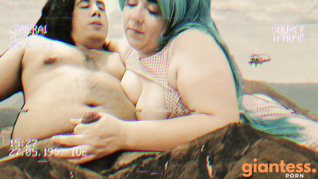 GiantGhost - Huge Couple Growing To Fast In City While Jerking Off Together