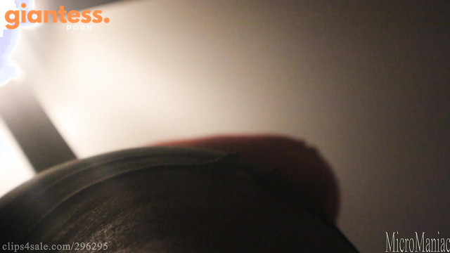 MicroMania - Tiny People Dreaming To Climb On Thick Ebony Giantess Goddess