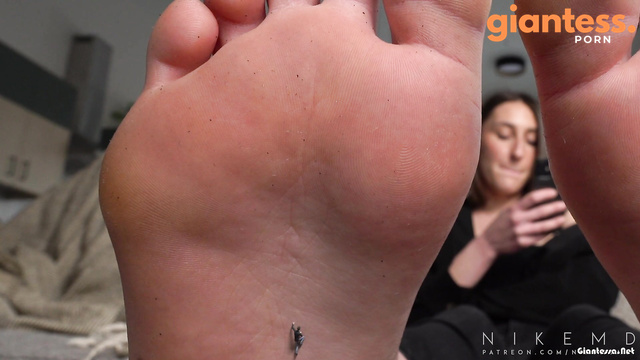 Nikemd - Goddess Sunday Meets The Tiny Professor On Her Perfect Soles